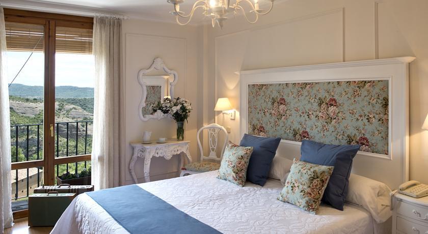 Hotel Santa Maria De Alquézar Quarto foto