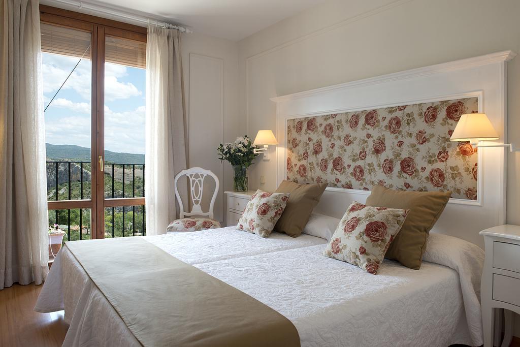 Hotel Santa Maria De Alquézar Quarto foto
